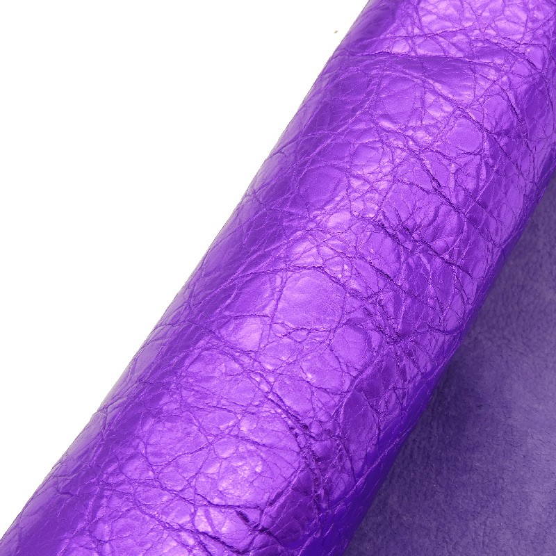 Peau de chèvre Fantaisie. Cuir métallisée et foulonnée. Teinte Violet